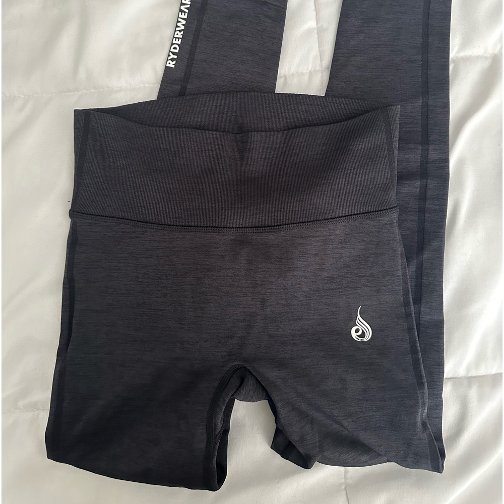 RyderWear Black Scrunch Leggings